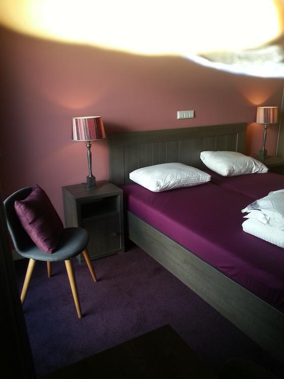 Hotel Boerderij Restaurant De Gloepe Diffelen Room photo