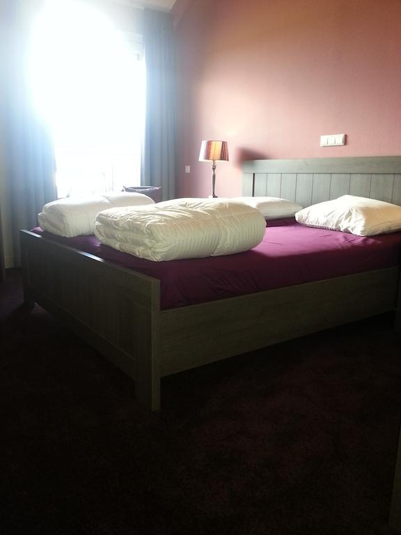 Hotel Boerderij Restaurant De Gloepe Diffelen Room photo